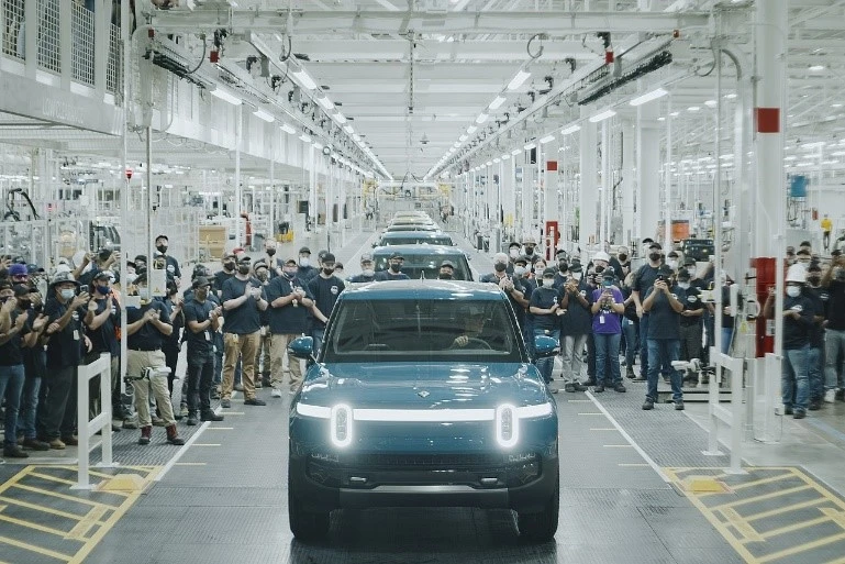 First Rivian R1T rolls off production in 2021