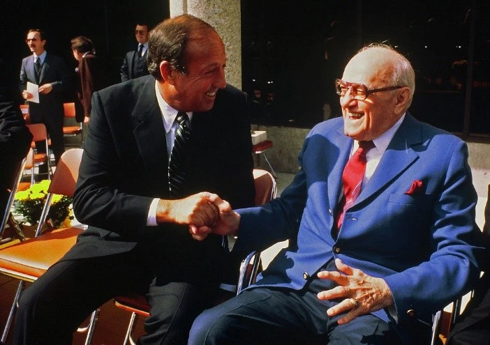Team founder George Halas (Right) with NFL Commissioner Pete Rozelle